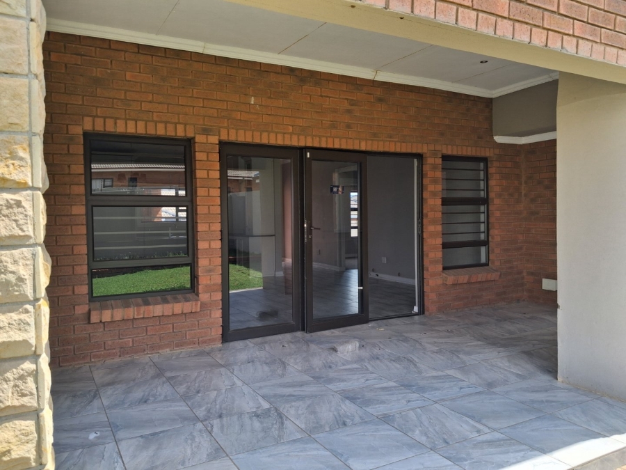 To Let 3 Bedroom Property for Rent in Hillside Free State